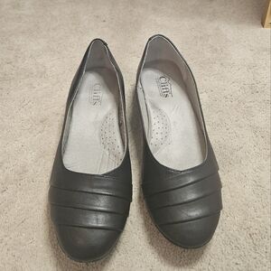 Cliffs By White Mountain Clara Flats